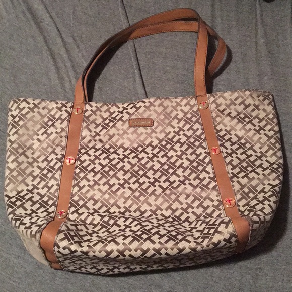 Tommy Hilfiger Handbags - ❗️SOLD❗️Tommy Hilfiger Purse